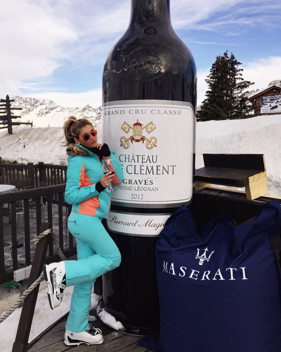 ChloeMOthen's tweet photo. FINALLY... a bottle I can work with 🍾🙌🏻#ifyouknowyouknow #me 😛🇫🇷😍 #redwine #lover #france #courchevel #skiing #roxy #skiswag https://t.co/42eJrZuVLW