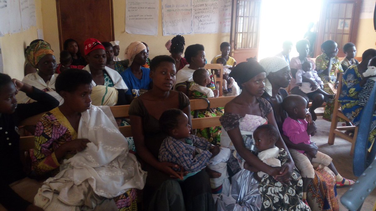 RoyalFMRwanda's tweet photo. Hon.Euthalie Nyirabega visited #Rango Health Center and explained the population about family planning @rprpdrwanda @IPUparliament https://t.co/vgNqU6lcE3