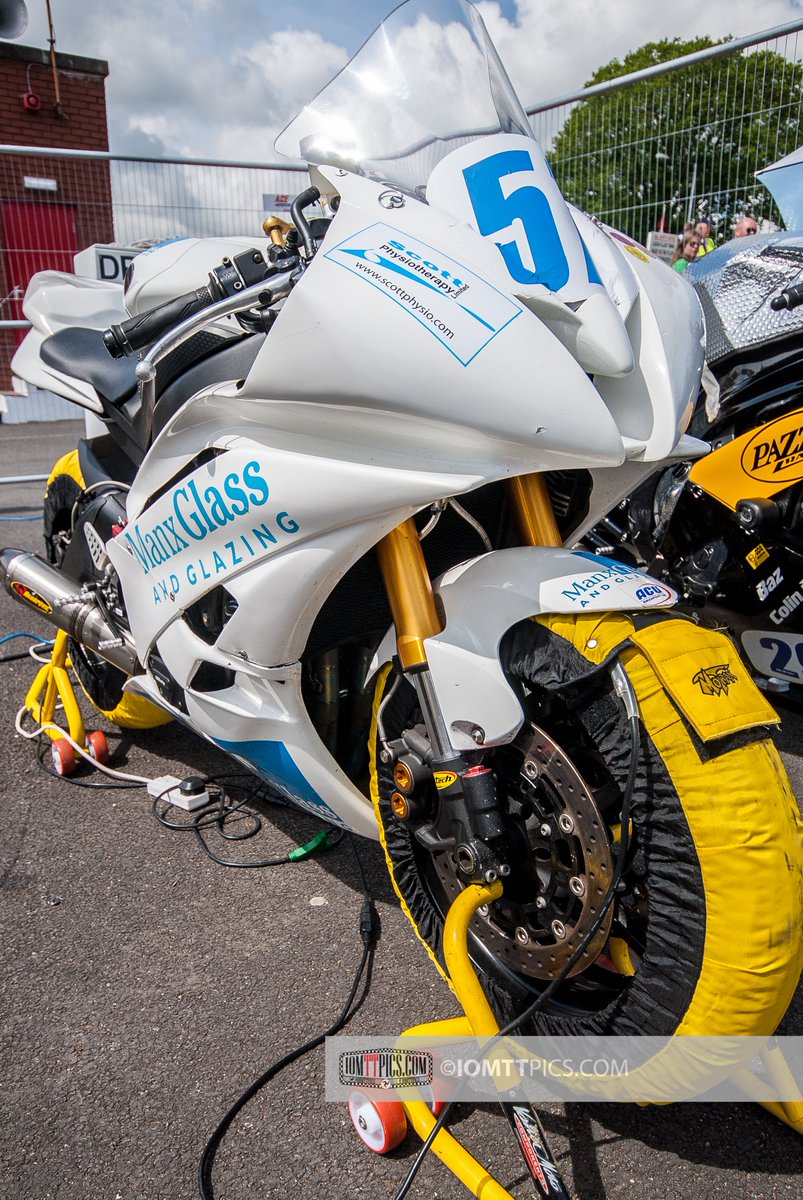 iomttpics's tweet photo. Chris McGahan on the Manx Glass &amp; Glazing bike TT 2009 @manxglass @gregjt1 @Scottphysio https://t.co/uPoaS8ec3G