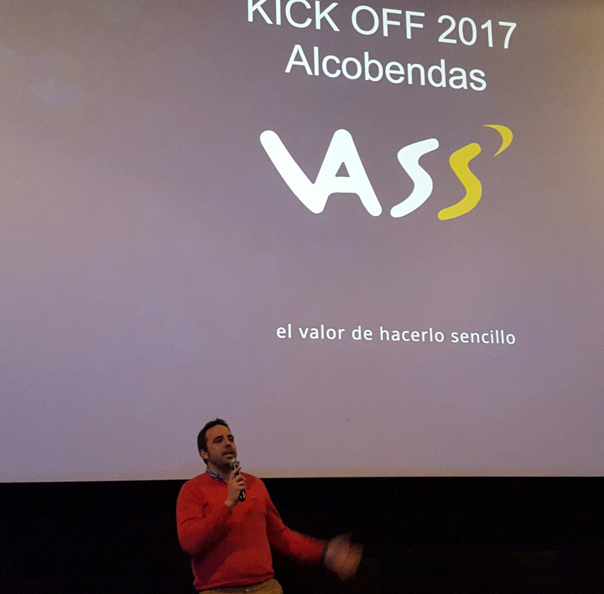 VASS_Company's tweet photo. @arosafer "Gracias a todo el equipo por el gran esfuerzo" #KickoffVASS2017 https://t.co/snYF8NCa6G