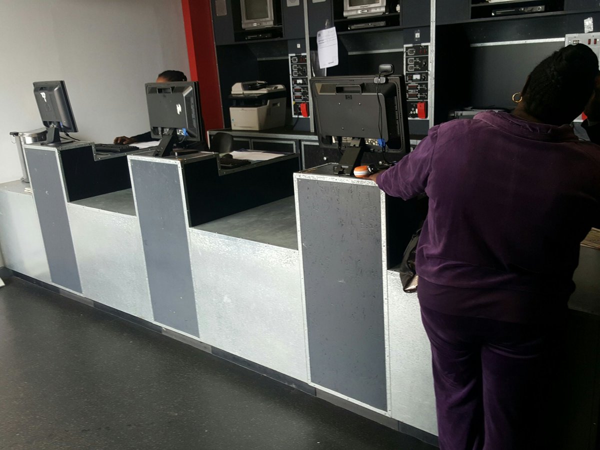 devan_reddy_'s tweet photo. Absolutely poor service at a "very busy" @hificorp at woodmead https://t.co/2f0vooW0xR
