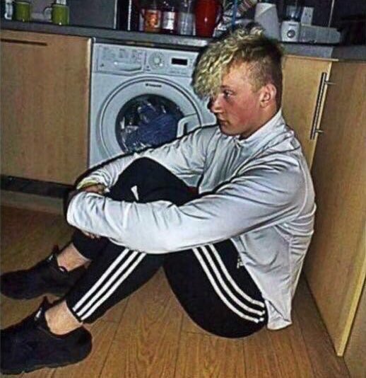 NoContextPeopIe's tweet photo. when you're waiting for your socks to dry and a pot noodle falls on your head.. https://t.co/3fpTjlXo6t