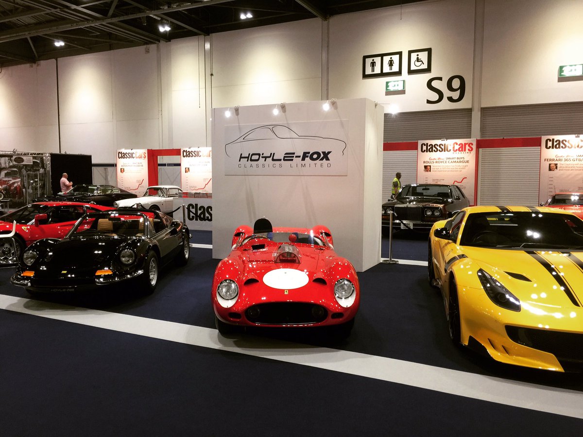 HoyleFox's tweet photo. Stand looking good @ClassicCarLDN #LCCS2017 https://t.co/5osNLSGGV5