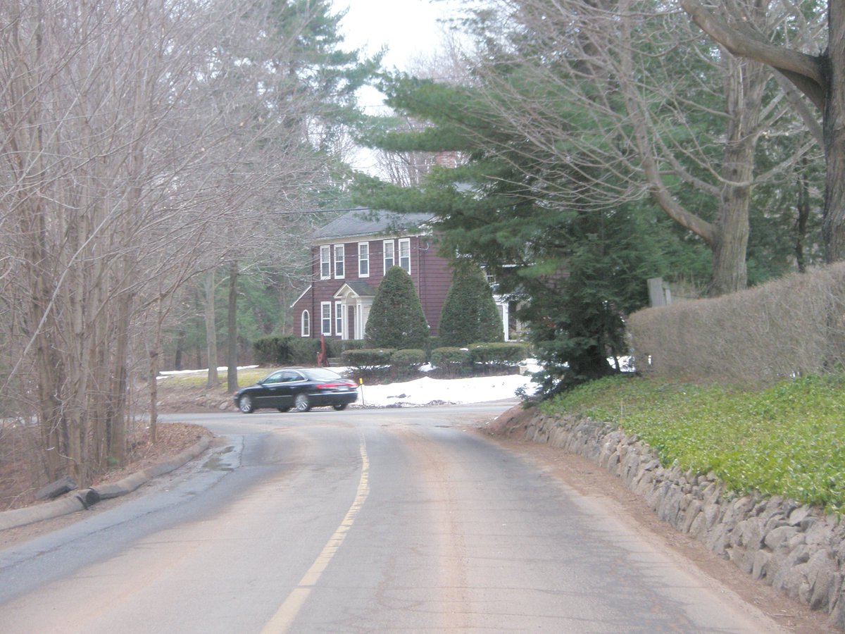 bcw2sculptor's tweet photo. @MSKnickerbocker Hopefully tweaks will be made so the stop sign at this intersection can be seen #verydangerous #invisible #stopahead https://t.co/hRok1sPQwL