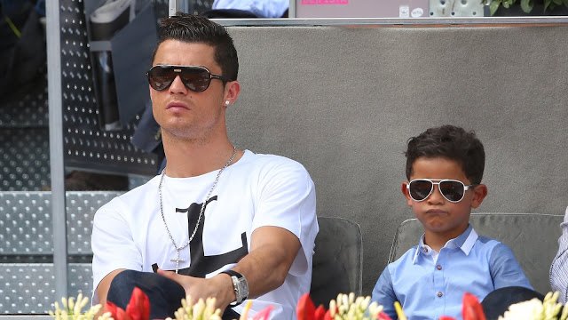 minhhung888's tweet photo. Bí ẩn bóng đá: Con trai Ronaldo ra đời như thế nào?
https://t.co/R4f6sKUI8b https://t.co/y8HWecd0W8