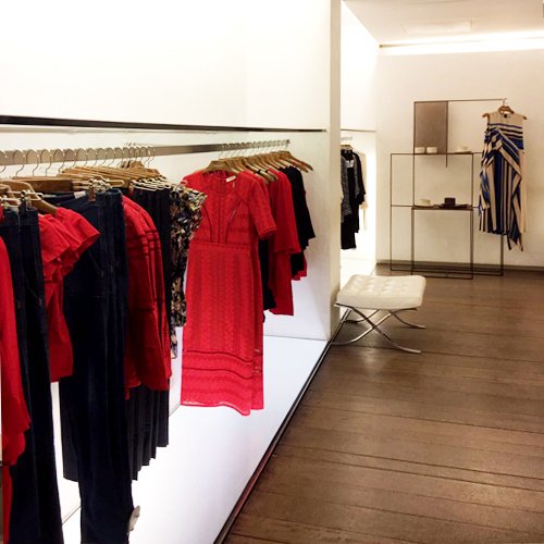 draps's tweet photo. en la tienda... ROJO!
#nuevacolección #draps #palma #plazaweyler #palmashopping https://t.co/YJ9Eq1uqlF