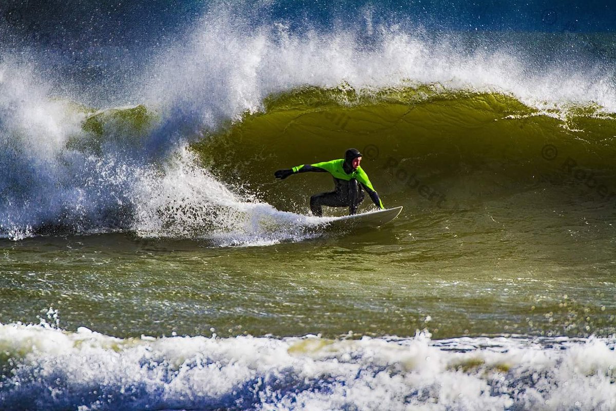 robmarshall1's tweet photo. Surfing the milky way
#visitwales #surf #surfing #waveporn #igerspembrokeshire #picoftheday #natgeo #discovercymru 
https://t.co/13f8jAwBdJ https://t.co/MFRhIEHBdH