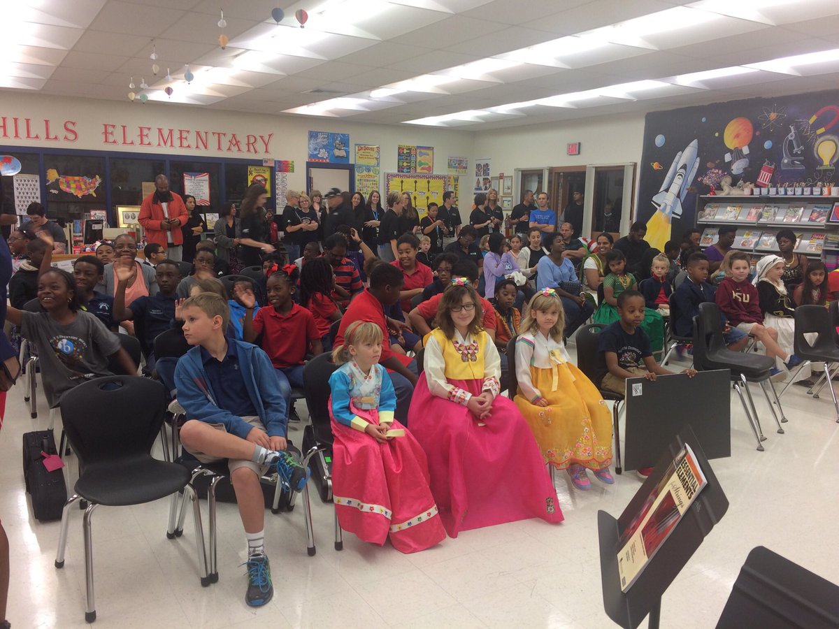 Allison Godlove (@allisongodlove) on Twitter photo The Wildcats came out! Good morning <a href="/HCPSRiverhills/">RiverhillsElemMagnet</a>! Our 10News School of the Week powered by <a href="/DukeEnergy/">Duke Energy</a> #Florida. We're live on campus! The Wildcats came out! Good morning <a href="/HCPSRiverhills/">RiverhillsElemMagnet</a>! Our 10News School of the Week powered by <a href="/DukeEnergy/">Duke Energy</a> #Florida. We're live on campus!