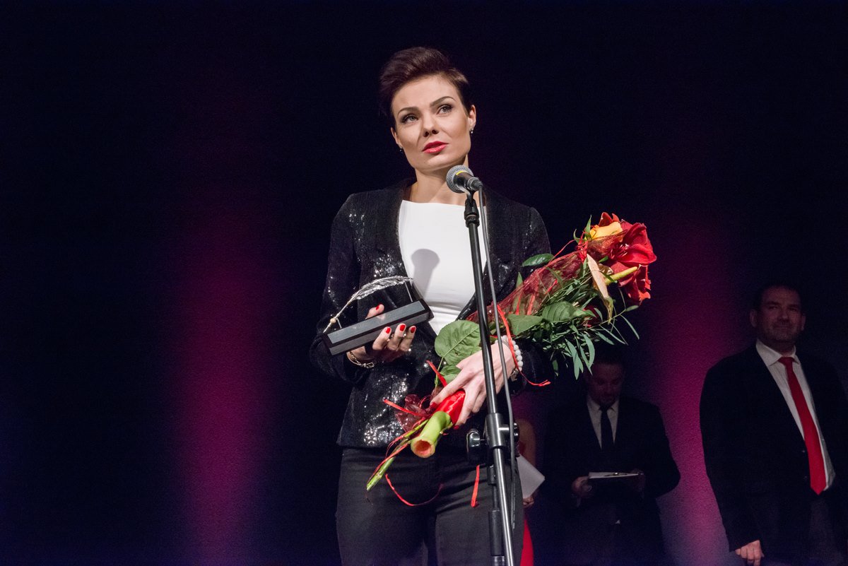 TrzaskowskiR's tweet photo. Miałem honor wręczyć Lubuski Wawrzyn 2016 Pani Agacie Sendeckiej.   Brawo! Warto doceniać Lubuszan – tym razem w dziedzinie dziennikarstwa. https://t.co/38K9OS4jex
