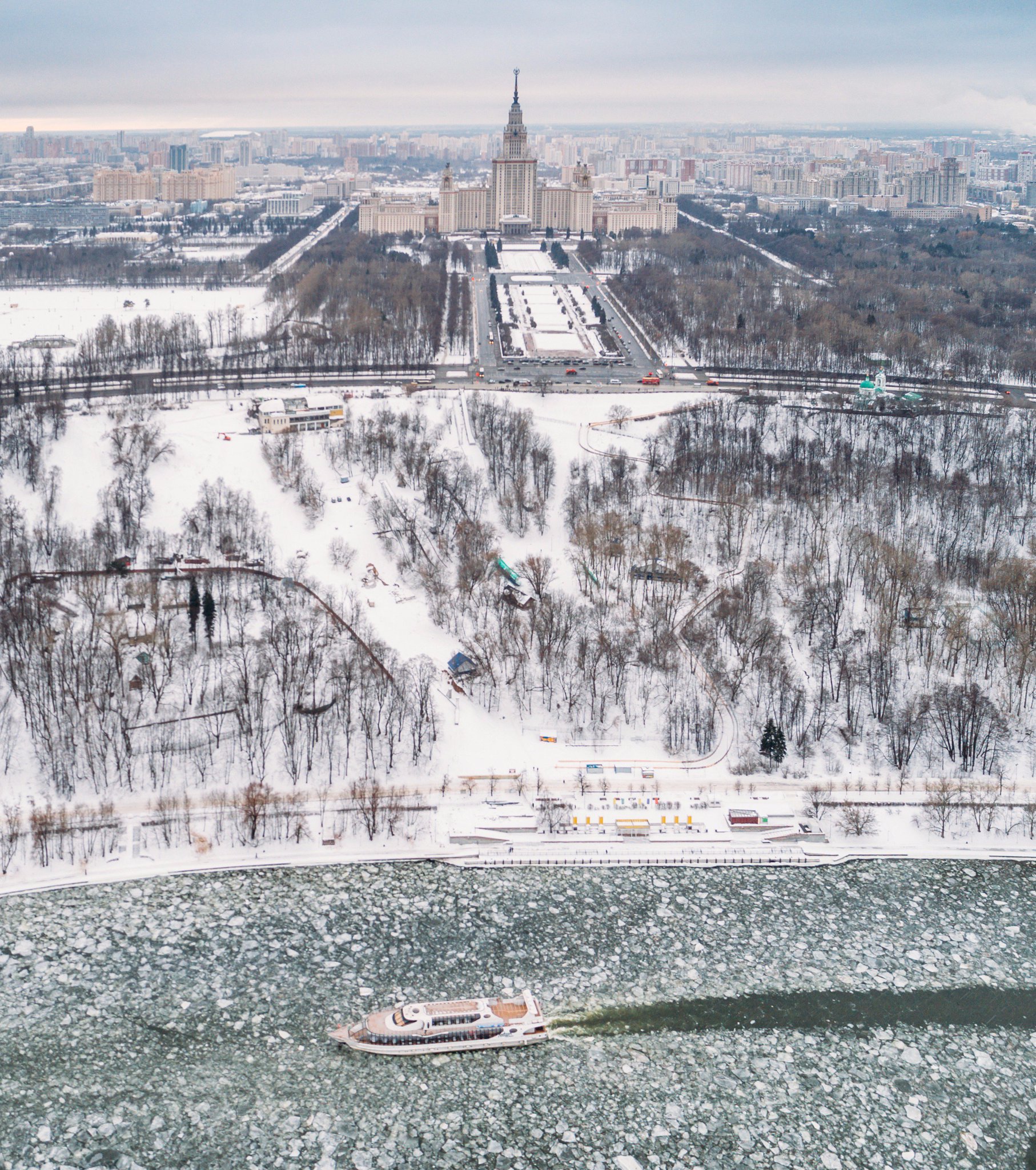 Воробьевы горы в москве зимой