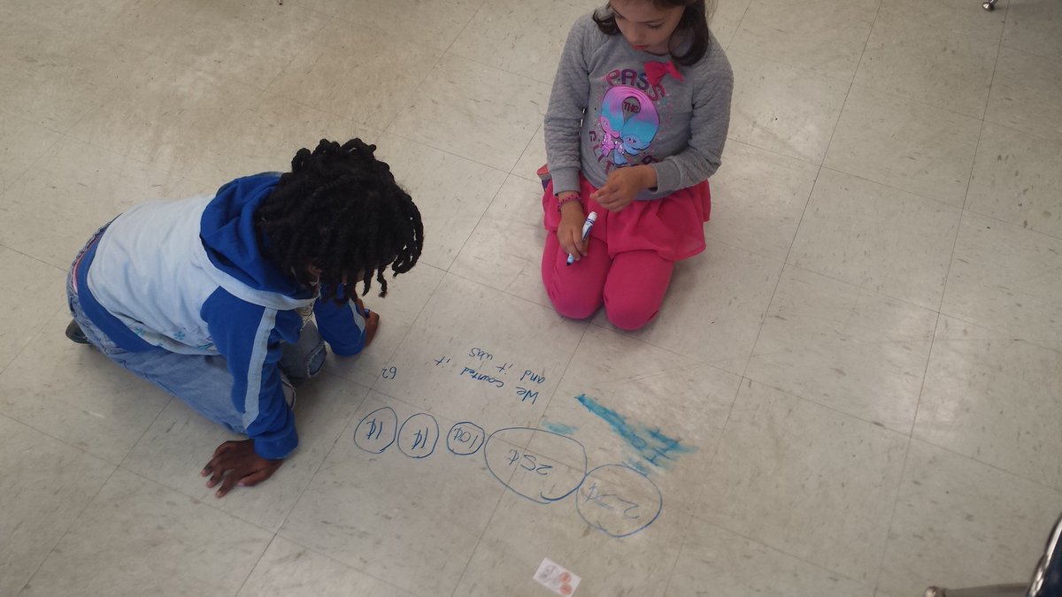 MrsRadjeski's tweet photo. Counting money and sharing our thinking! #mathonthefloor @HCPSLanier https://t.co/meWOrVfoMK
