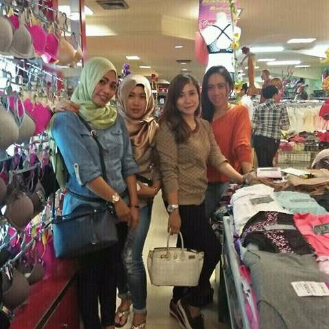 kemal4569's tweet photo. sesuatu nih #daleman #celdam #bra #cd #jilbabseksi #jilbabtoge #jilbab #jilboobs https://t.co/v5BuDvwR8a