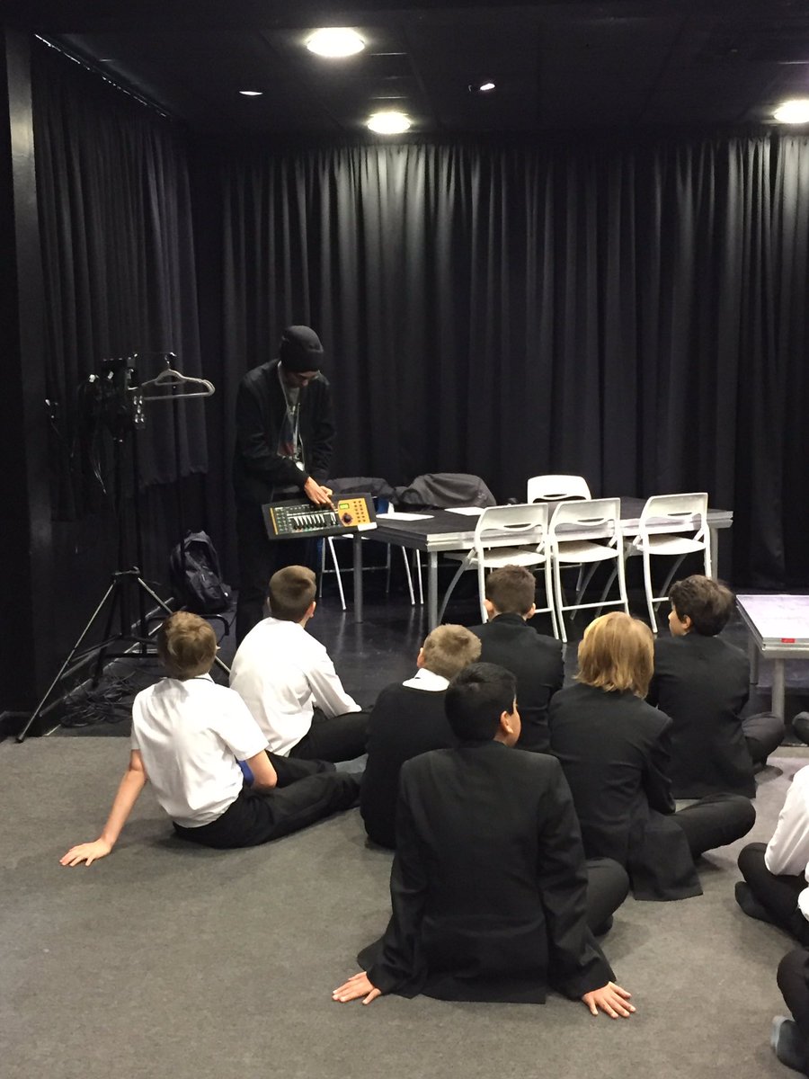 DRAMA_SHS's tweet photo. My wonderful 6th formers teaching my Year 7's lighting! #dramaislearning well done. Ous🎭😁 https://t.co/nq8nhbmIwm