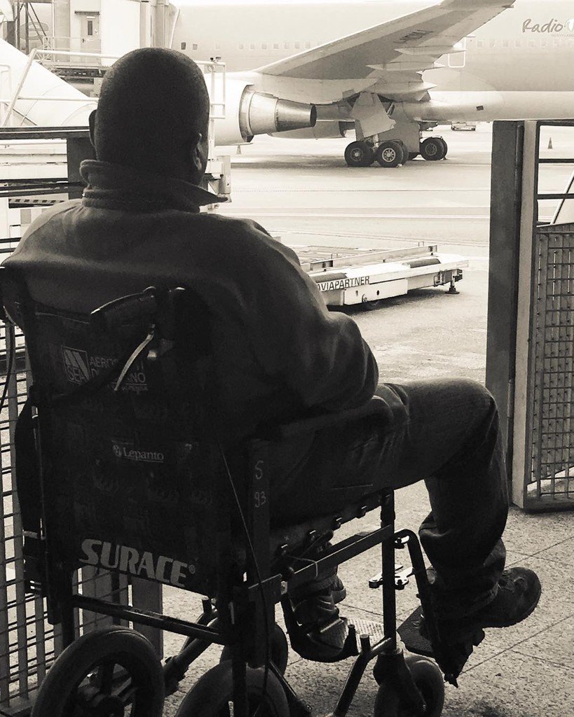 enricovescovi3's tweet photo. Chiunque può volareMalpensa international #aeroportodimilanomalpensa #mxphotographer #mxps… https://t.co/d6l4BjF1MA https://t.co/aAU91Ehegn