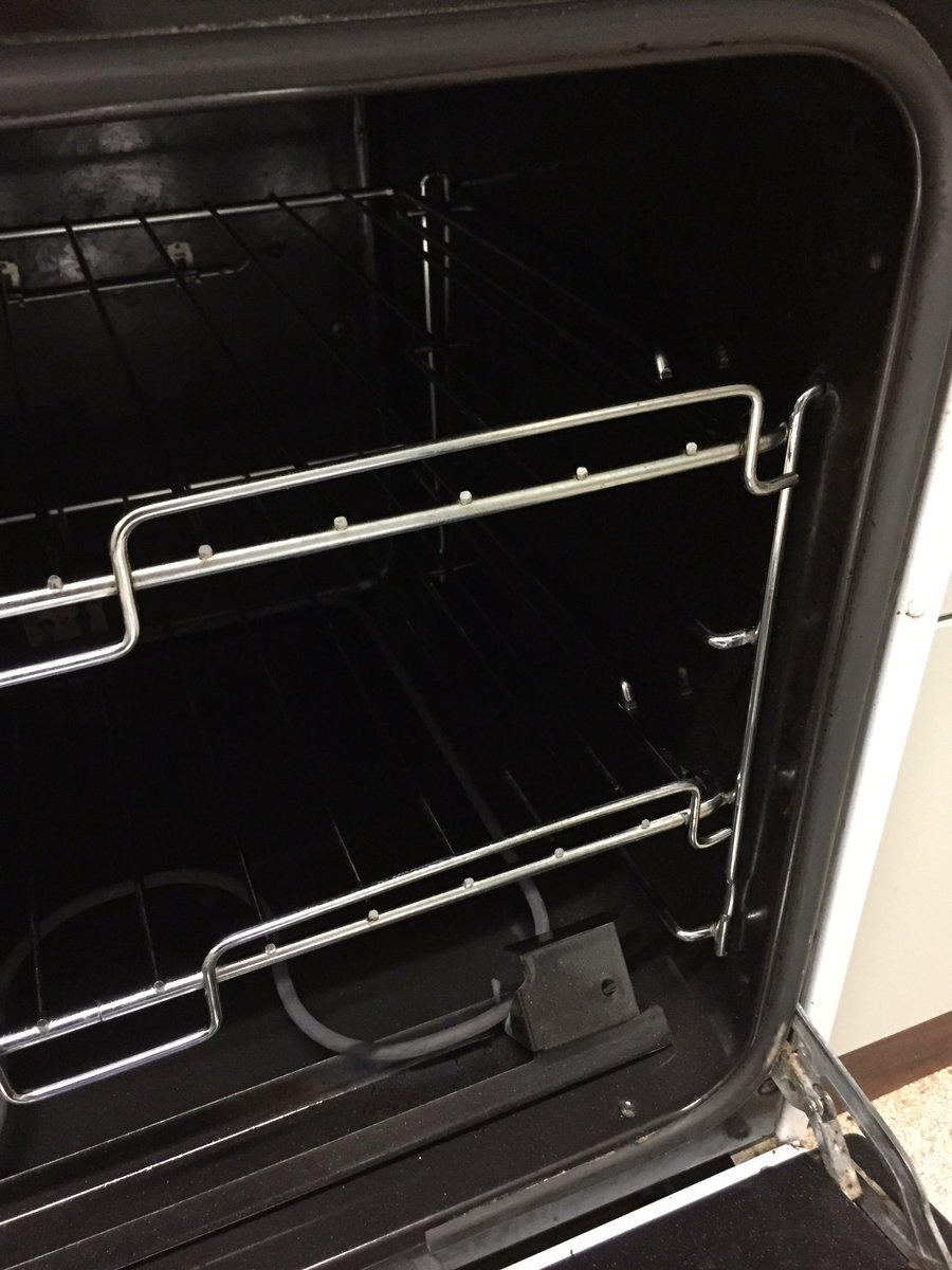 amanda_berry101's tweet photo. I don't normally promote products but wow, #OzKleen #OvenPower did a fantastic job at the worst job in the house. Oven is shimmering! https://t.co/8IVP63JidA