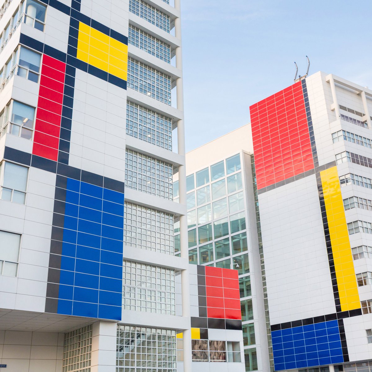 dezeen's tweet photo. Reader comment: "Beautiful. I love Piet Mondrian." https://t.co/1UCJt4HT1i https://t.co/Yd3oMefq9G