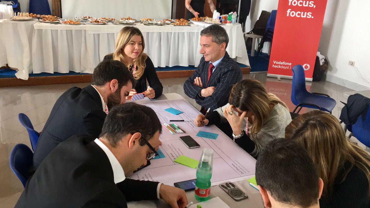 A lavoro per creare app di pubblica utilità per i nostri <a href="/comuni_anci/">comuni_anci</a> con <a href="/VodafoneIT/">Vodafone it</a> e <a href="/Anci_Giovani/">Anci Giovani</a> #hackdayanci #hackdays