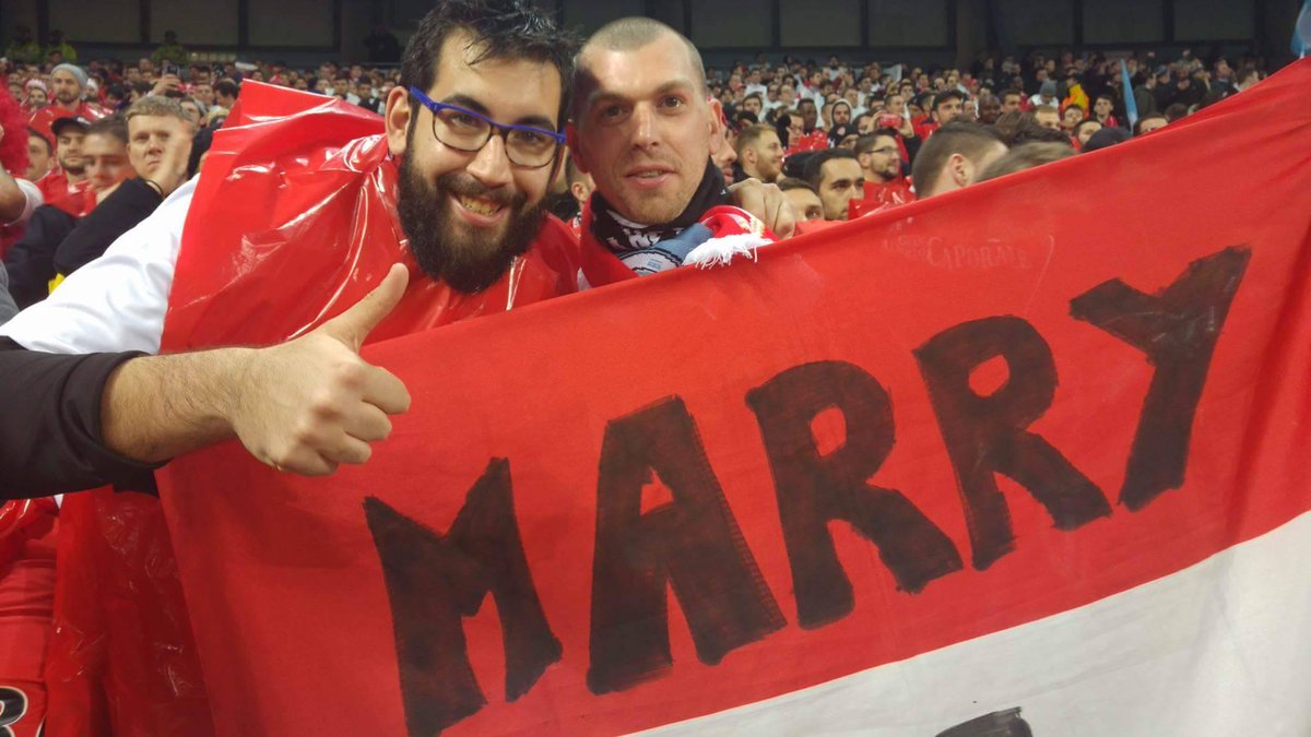 AS_Monaco's tweet photo. 💍 Il lui a demandé sa main pendant #CITYASM : d’après nos infos elle a dit oui ! Tous nos voeux de bonheur à Sylvain et Audrey 🤵👰 https://t.co/vPKmt0HKxb