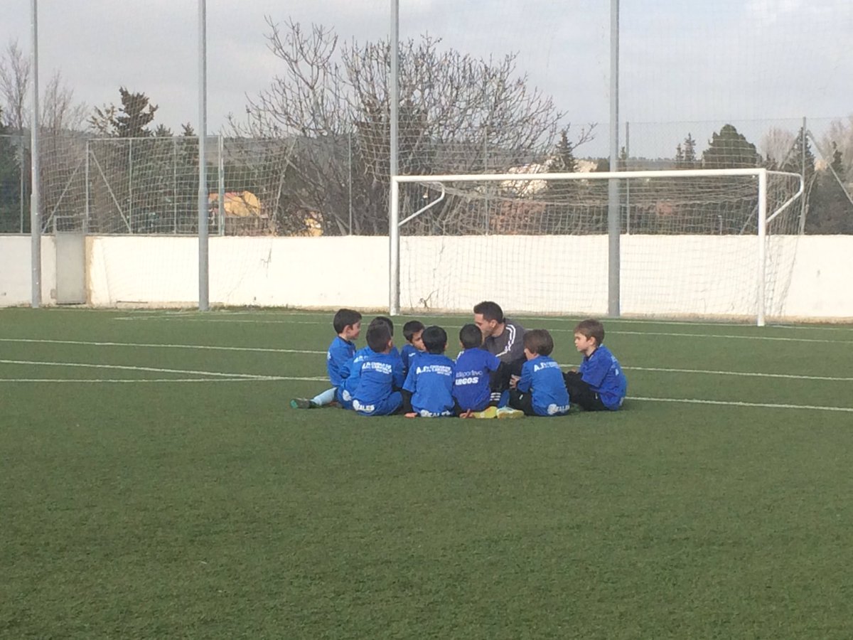 ciudaddecaravac's tweet photo. Día de liga comarcal? Día de fútbol en el poli, convivencia Calasparra. https://t.co/YkBDS8lZXv
