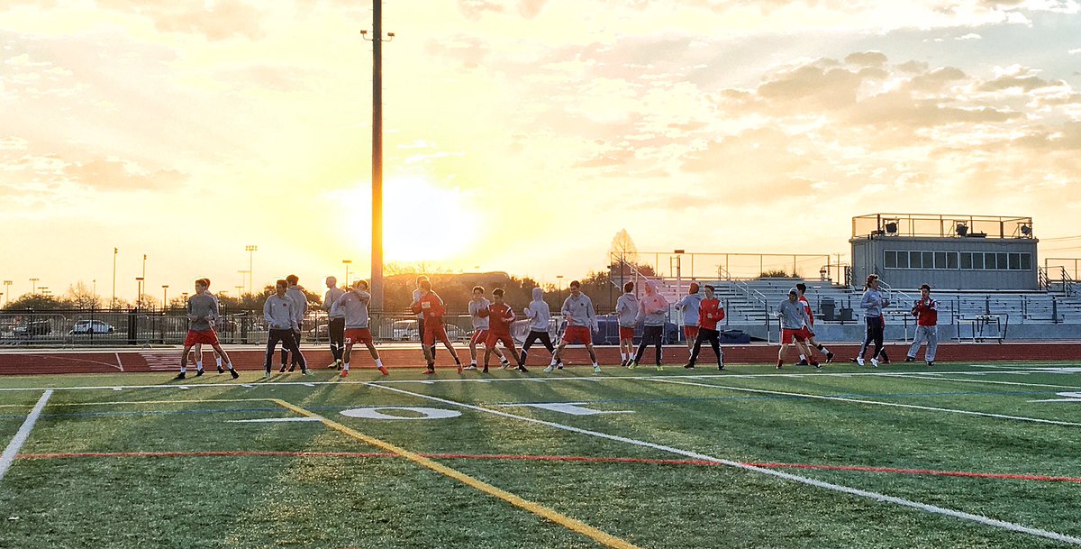 Nice warm up this morning while the ☀️was rising! "What makes a champion is not how elegantly you start, but how strongly you finish" #FIGHT