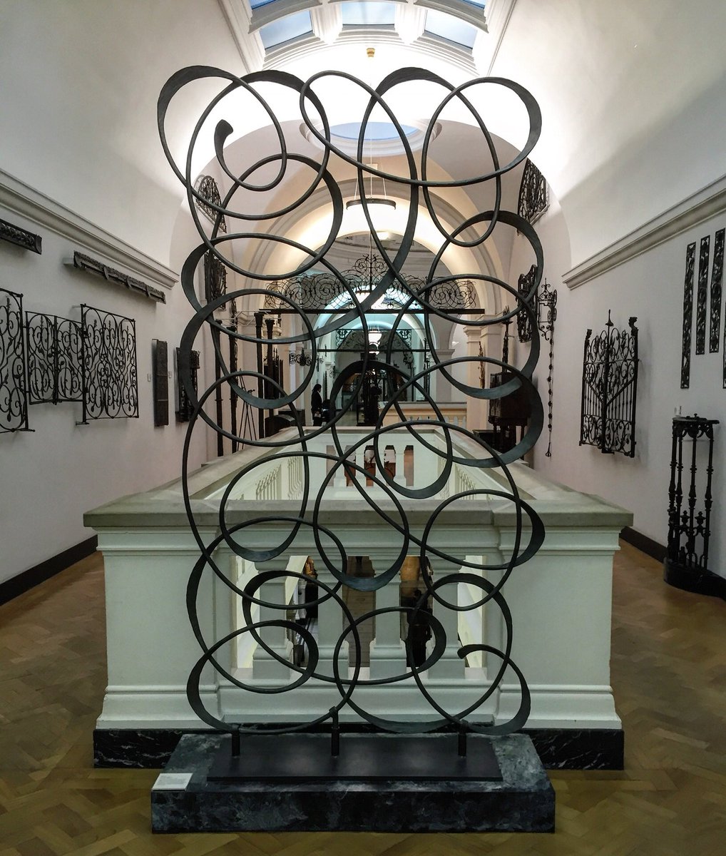 atlanticintdes's tweet photo. Friday #inspiration @V_and_A, iconic room divider by Klaus Walz, many imitators but only one true original #iconic #interiordesign #design https://t.co/vpRUV1jNMG