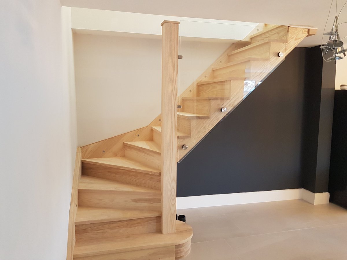 renshawjoinery's tweet photo. Recently finished comtemporary solid ash staircase with glass balustrade. #Liverpool #joinery #staircase @renshawjoinery https://t.co/l1ji239JPR