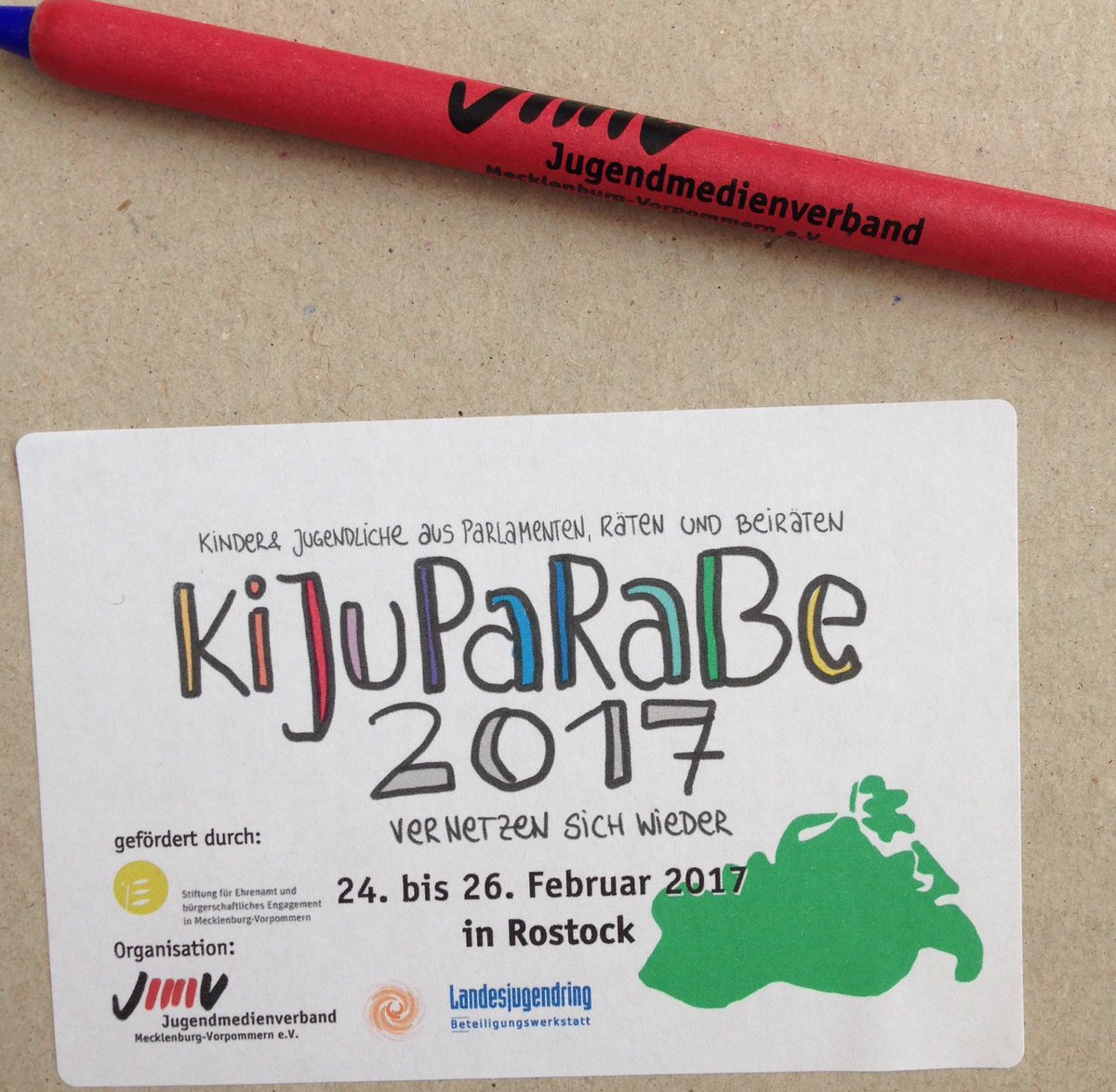 jmmv_ev's tweet photo. Dieses Wochenende geht so einiges. In der #FRIEDA23 treffen sich KiJuPaRaBes zum Austausch mit @btlgngsmdrtrn &amp; @TeresaBTW. #kijuparabe17 https://t.co/pq6BABvuDl