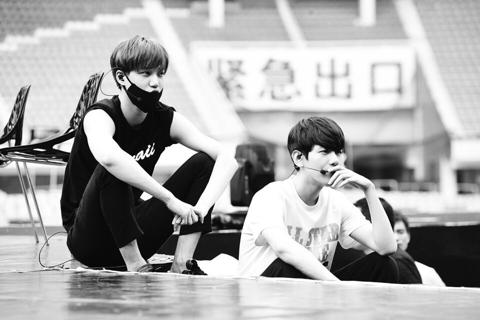 kaihun_94line's tweet photo. 'แฟนมึงหุ่นดีสัดเลยว่ะ'
'แหง๋ดิ หลีดมหาลัยเชียวนะ'

#น้องเซฮุนและคุณของเขา #ไคฮุน #KAIHUN https://t.co/Cp6MHHClQm
