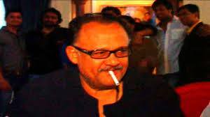 nickhunterr's tweet image. 1. Snapchat story
2. Instagram story
3. WhatsApp story