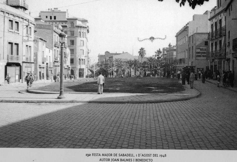 EspavilaSbd's tweet photo. El #PasseigPlaçaMajor pel 1948. Una altra #fotografia q mostra la meravella q hem perdut. #Nostalgia #FuturIncert #RecuperemSabadell #Record https://t.co/84HPwIOsaS
