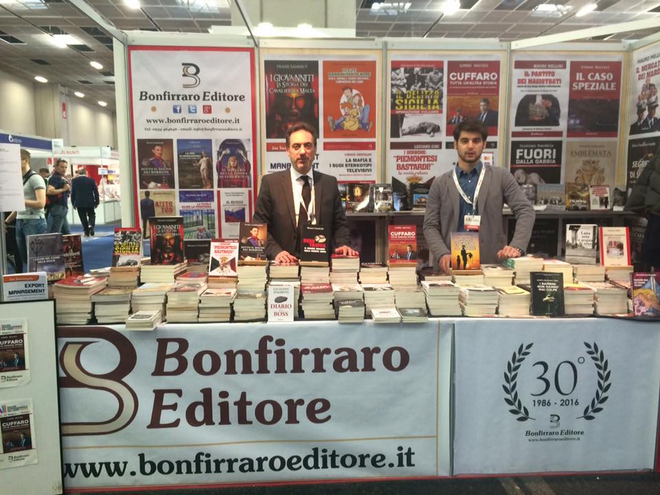 bonfirraroedit's tweet photo. #ConGliEditori

"Le case felici sono costruite con mattoni di pazienza". (Harold E. Kohn)
@SalvoBonfirraro https://t.co/wseuU4I2Zu