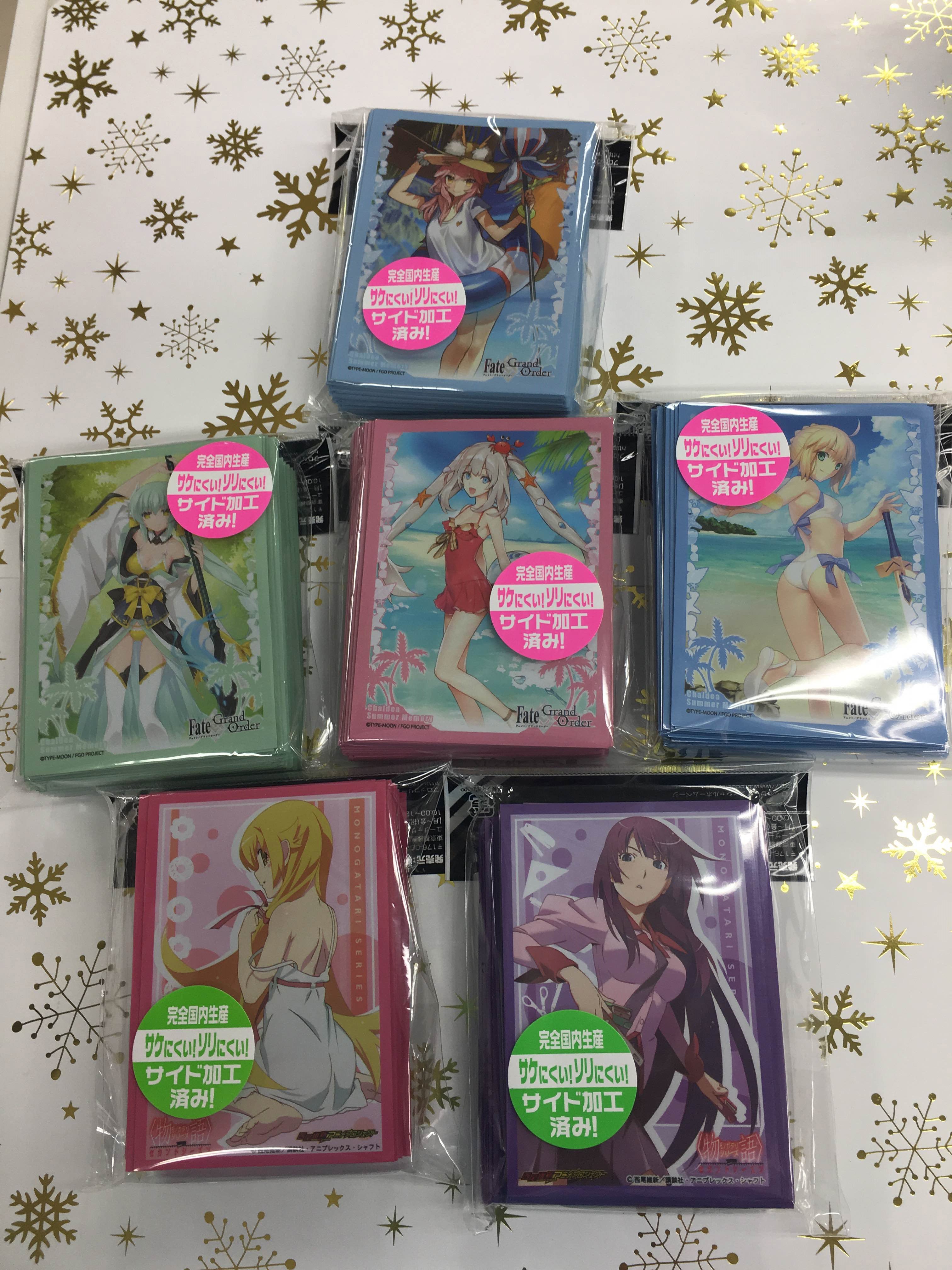 ホビーステーション本厚木店 新作スリーブ 明日発売するfate Grand Orderと物語シリーズのスリーブです Fgoは水着イベのイラストです かわいい ついにマリー アントワネットちゃんの公式スリーブが登場ですが 最高に可愛いですね キラキラと