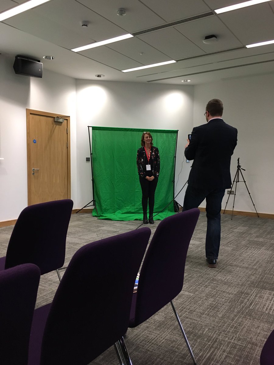 StJoesC's tweet photo. Mrs Quinn assisting @iGael1 in Green Screen training at #ilearn2017 #fabapps #immersiveexperiences @iteach_uk https://t.co/tLKq5iOtoF