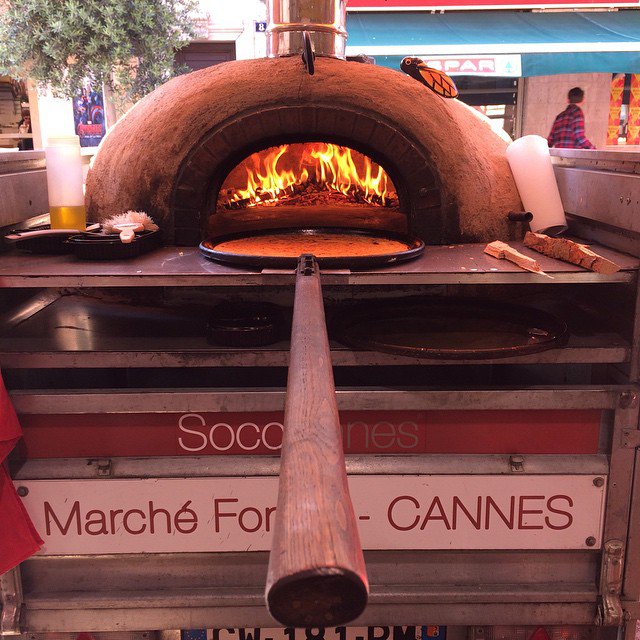MobilierService's tweet image. L'#artisan du #jour:@soccannes
La #meilleure #socca au #feu de #bois de la #Côte d'#Azur! 
🌐soccannes.fr
 #marché #forville #art