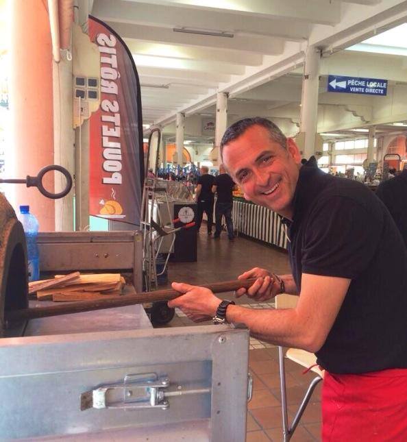 MobilierService's tweet image. L'#artisan du #jour:@soccannes
La #meilleure #socca au #feu de #bois de la #Côte d'#Azur! 
🌐soccannes.fr
 #marché #forville #art