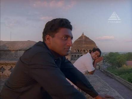 sid_shenoy's tweet photo. so many wonderful frames. From Mani Ratnam's "Iruvar". Cinematography by @santoshsivan #Filmmaking https://t.co/HvecPj1Mv4