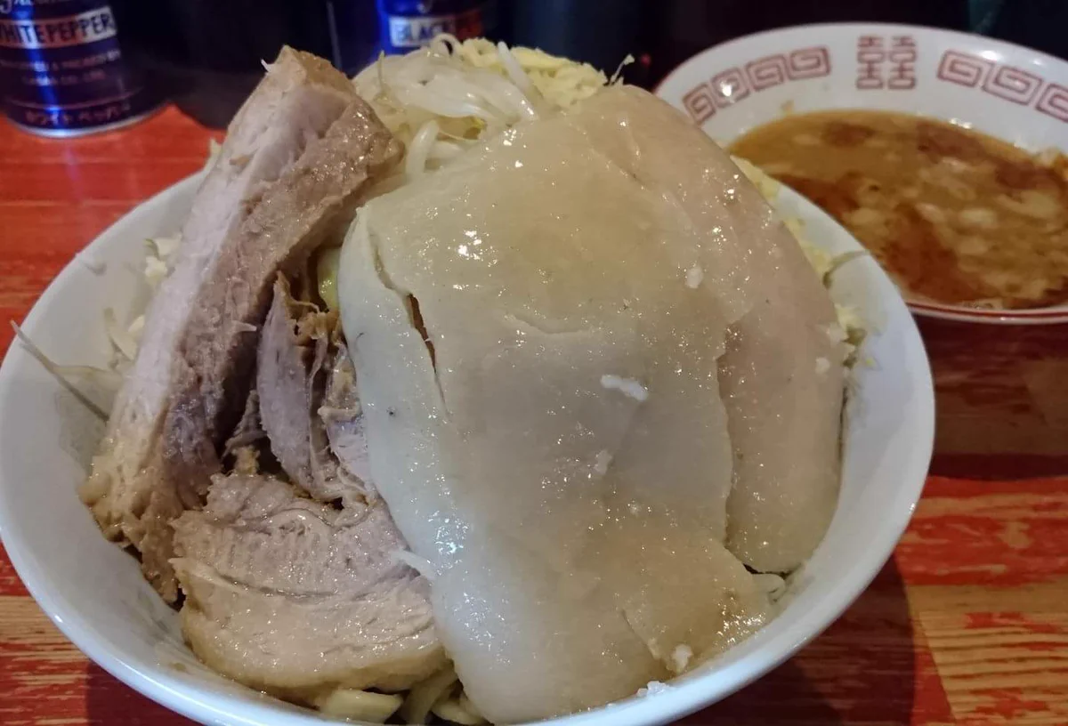 美味しそうだけど体に悪そうｗ二郎の「アブラザブトン」とかいうコールｗｗｗ