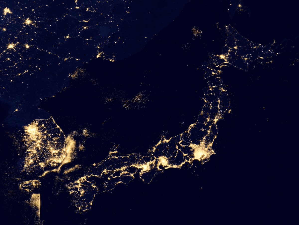 宇宙から見た日本の夜景 Carian Twitter