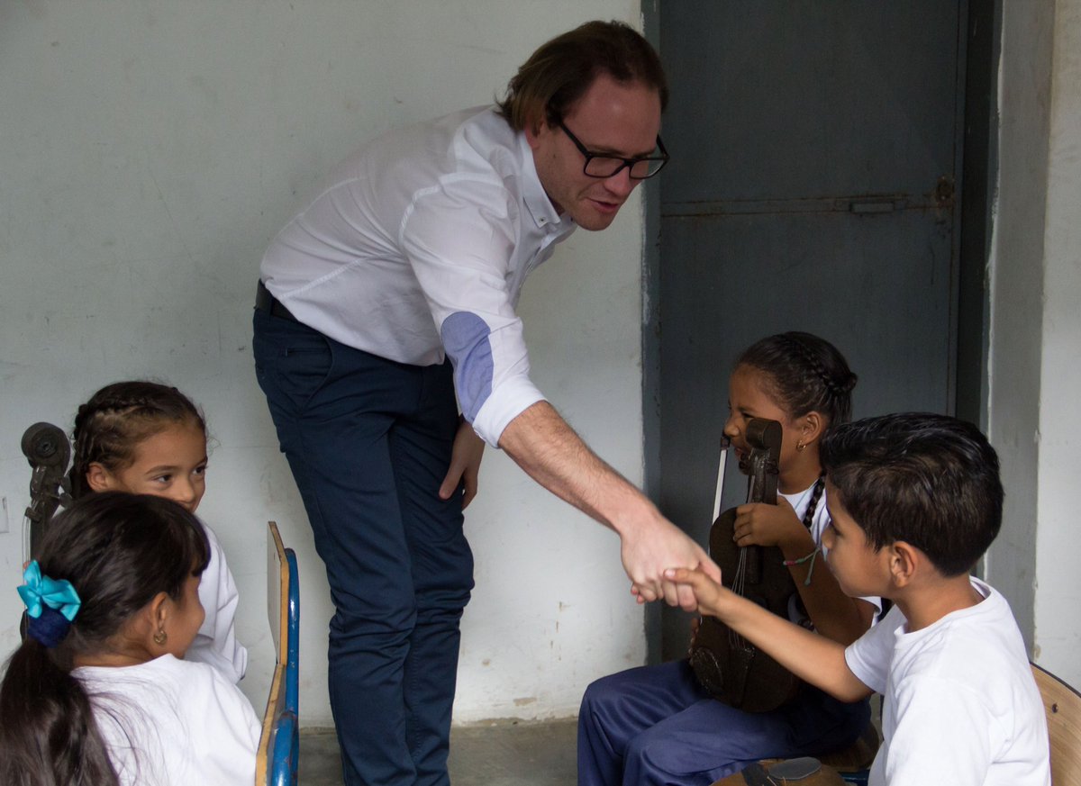 Ellos deben ser nuestra prioridad. Enseñemos valores, eduquemos y apoyemos a los más pequeños. El futuro está en nuestras manos¡Buenos días!