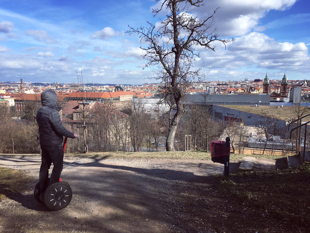 Odměna za kvalitně odvedenou práci. Projížďka Prahou na Segway, odreagování skvělý! :)Už by mohli být ale tepleji.
Všem přeji krásný víkend.