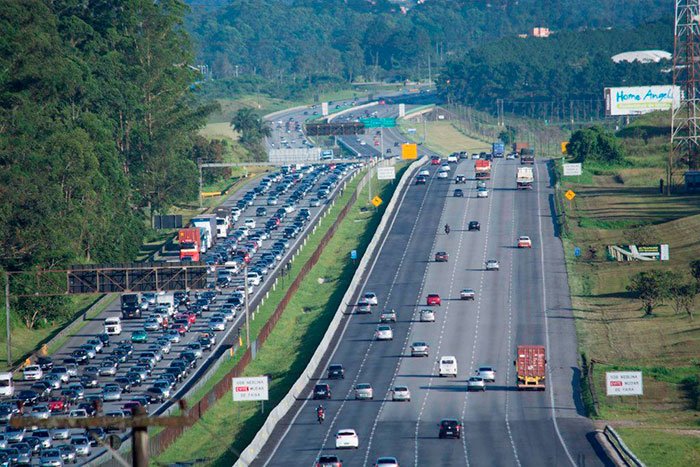 encontrasp's tweet photo. Vai viajar no #Carnaval2017? Então não deixe de acompanhar a situação das principais rodovias de São Paulo! [+] https://t.co/4VP8n7CAgv
