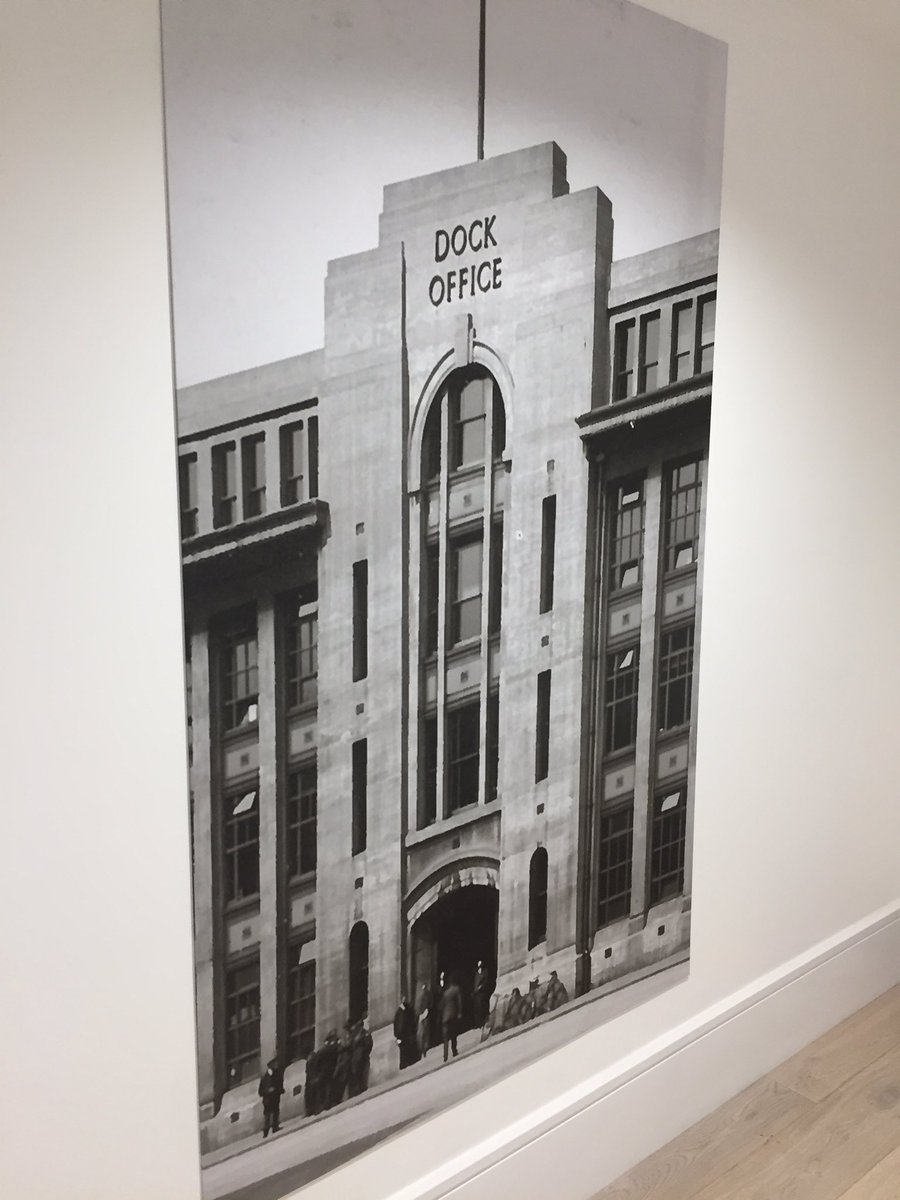 HuntersLetMCR's tweet photo. #WallArt #TheDockOffice @rightmovepro #grade2listed #SalfordQuays https://t.co/YHiv5pu0W8