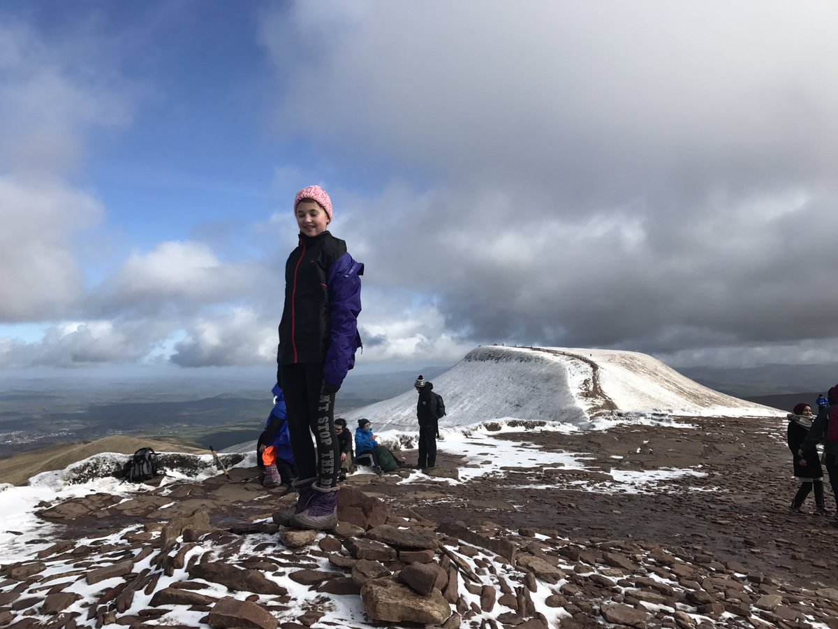 MRadford_HEECN's tweet photo. A day off today .. izzy wants to climb a mountain !   Pen y Fan it is ❄️❄️⛏⛏#wales #breconbeacons https://t.co/zIGb7jB8qp