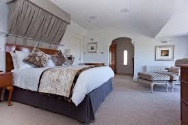 AlderleyHotel's tweet photo. Our Arley Suite has stunning views over Cheshire. It also has a separate lounge and dining area - not too shabby! #Cheshire #HotelLife https://t.co/Rvs9DblAdY