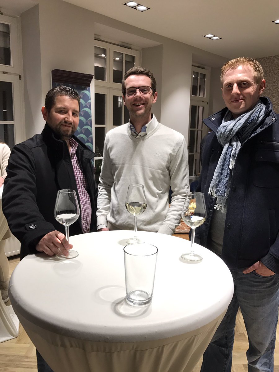 MalerBecker's tweet photo. Karneval, Hamburg, Malerevent für #farrowandball .....HELAU https://t.co/VWu8cbubpJ