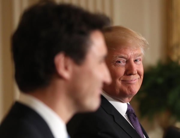 samiwvs's tweet photo. Find someone who looks at you the way these people look at Canada's Prime Minister Justin Trudeau. lol https://t.co/RmcASoJ6Tv