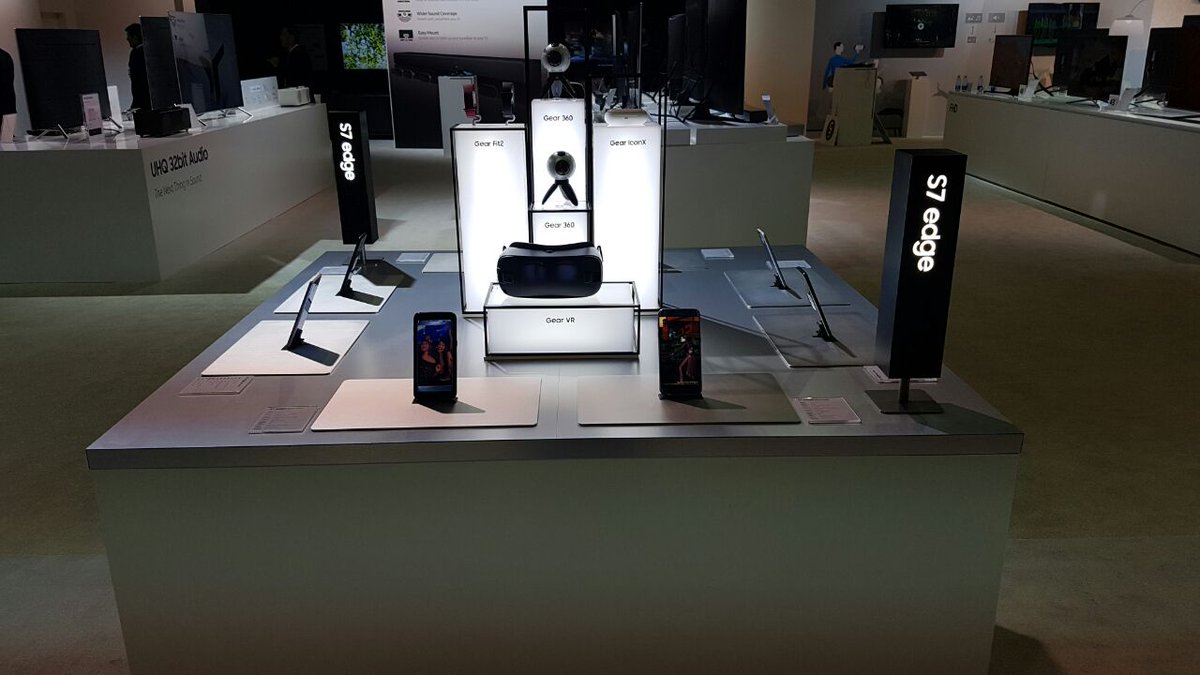 TurnUpMusicZA's tweet photo. #TurnUpUpdate | Tweeting live from the @SamsungSA Africa Forum. 
RT this tweet if you are keen to know what it's all about. #TurnUpMusicZA https://t.co/lVmeHWkUEB