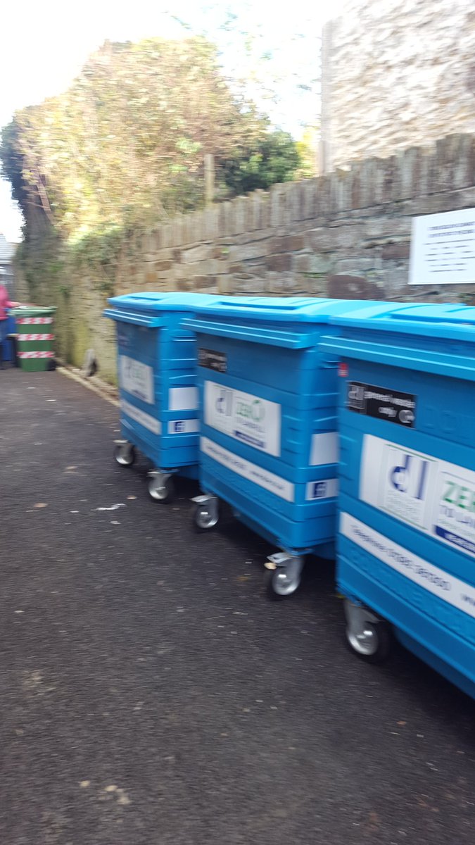 CleanAbodesSW's tweet photo. @StJosephsSch had a great meeting with some of the staff as they move towards #zerotolandfill with @dcw_uk . #environment https://t.co/ebyyTeK2LE