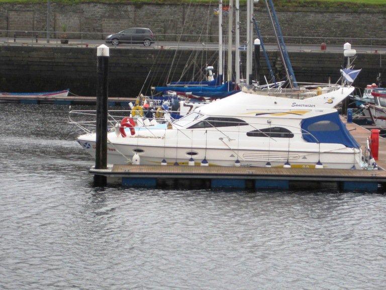 Sun Cruiser cabin cruiser built in 2006. priced at £125,000 caleyboats.co.uk/planing-hull/6…