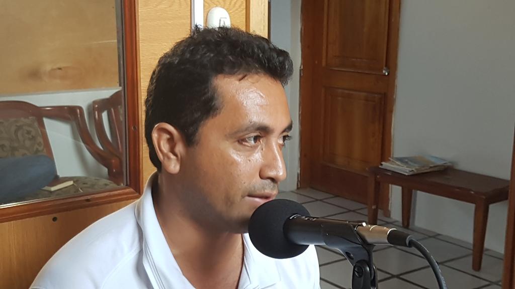 teleinsular's tweet photo. Kevin Guaycha, Presidente Barrio Pelikanbay, manifestó las diferentes actividades a realizar desde hoy 24 al 27 de Febrero en el muelle. https://t.co/tx8xa1jRyH